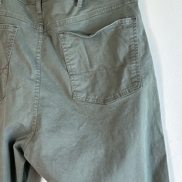 Wrangler Straight Fit Premium Quality Olive/Army Green Jeans Sz: 40x30 - Picture 9 of 11